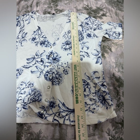 Talbots Cream short Sleeve Button Down sweater - Picture 11 of 12